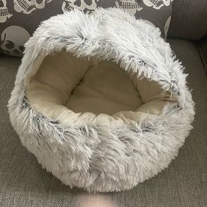 Plush pet bed (new not used)